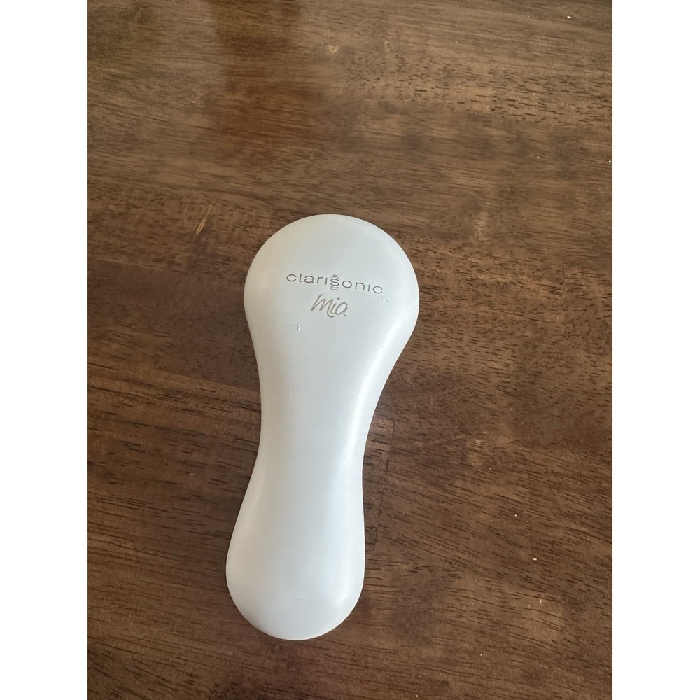 Clarisonic Mia 1 With Sensitive Skin Brush Head - Picture 2 of 3